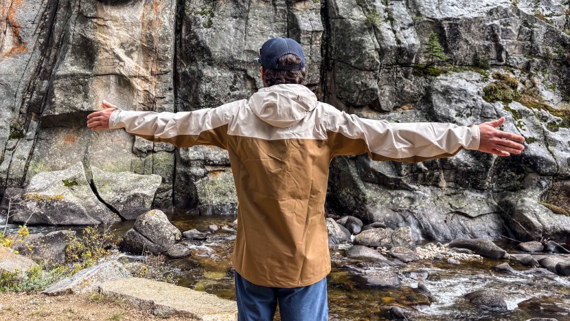 rain jacket men - the hikebound ii utilizes columbia's classic relaxed fit to achieve...