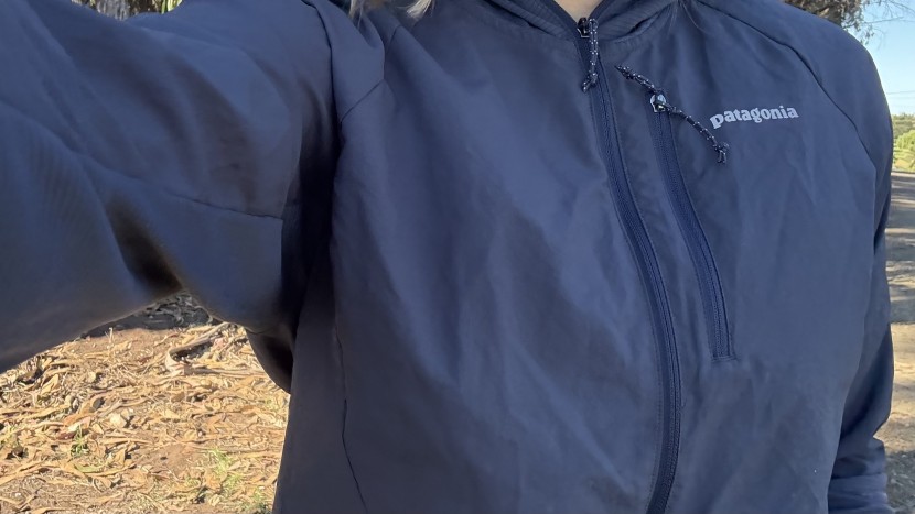 patagonia airshed pro pullover for women - this jacket stashes into its own chest pocket for ultimate totability.