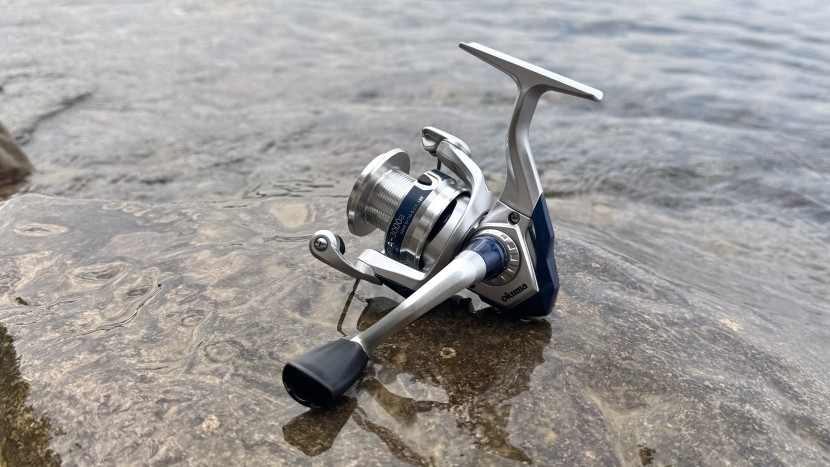 the graphite body and build looks beefier than it feels in person...