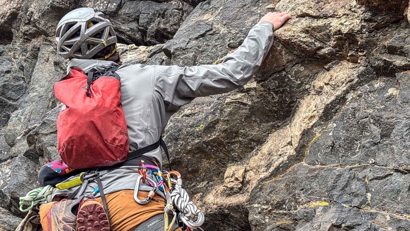 softshell jacket men - with improved mobility and 2 new chest pockets, the gamma hoody is...