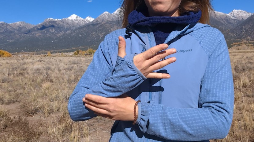 cotopaxi yermo hooded for women - the thumbholes keep our hands cozy and offer great uv protection.