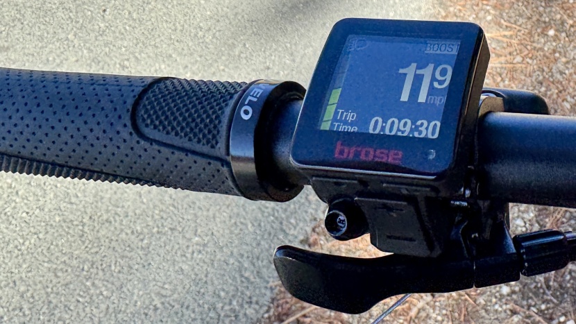 ride1up trailrush - you can see the current pedal-assist mode in the upper right corner.