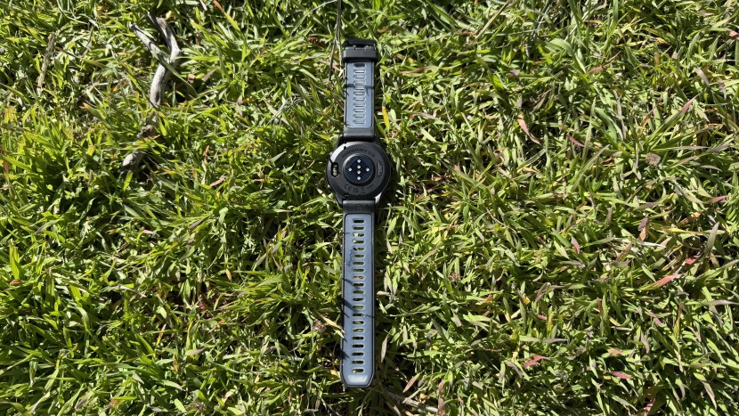 a close-up look at the 970, front and back.