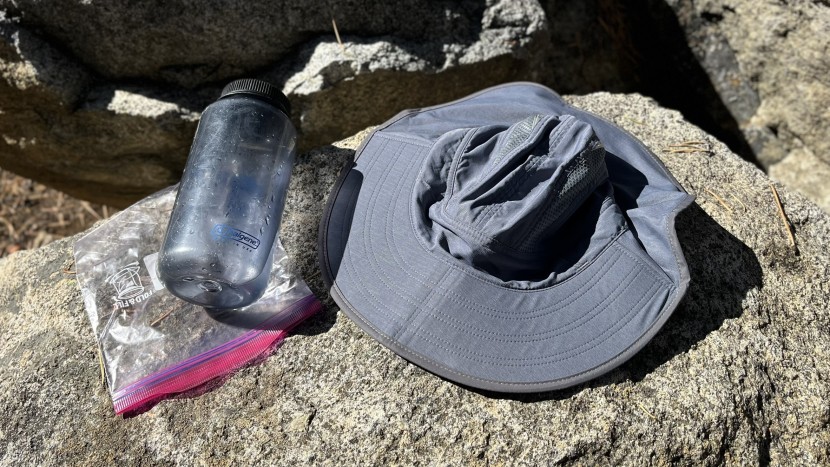 the ultra's brim shows no ripples after being stashed in a ziploc bag.