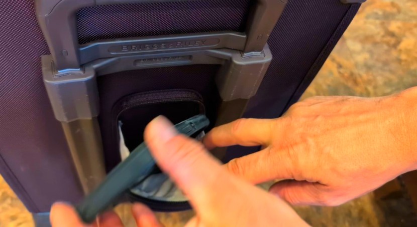 we loved all of the little convenient extras this case offers.