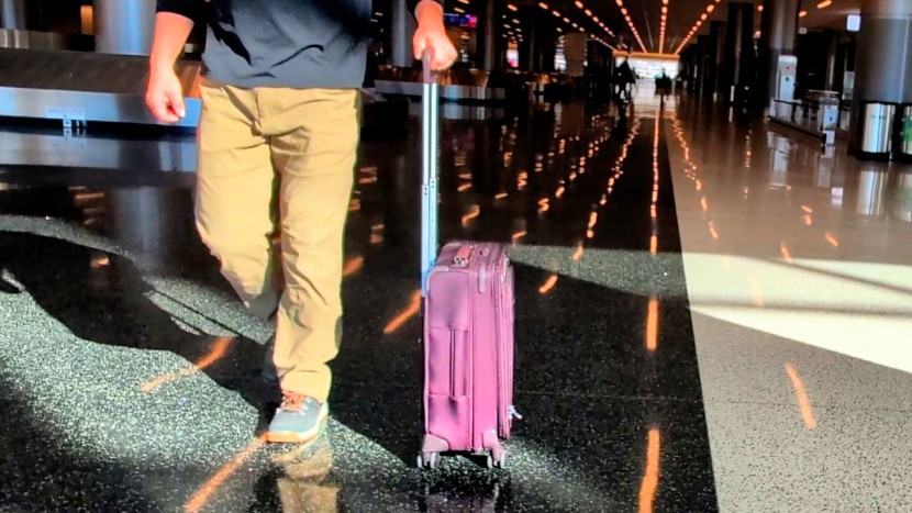 briggs &amp; riley baseline essential spinner - this bag complements any traveler.