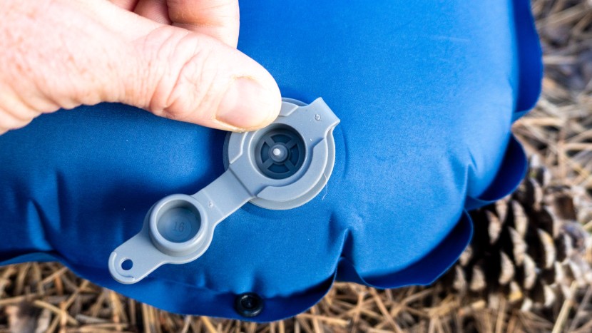 the inflator and dual valve all seem to be of decent build quality.