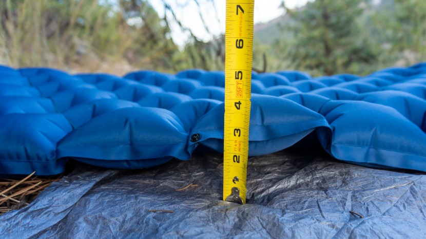 at its thickest, the wannts ultralight is only about 2.5" in depth.