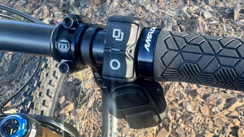 amflow pl carbon pro - these two wireless pods make shifting and toggling through screens...