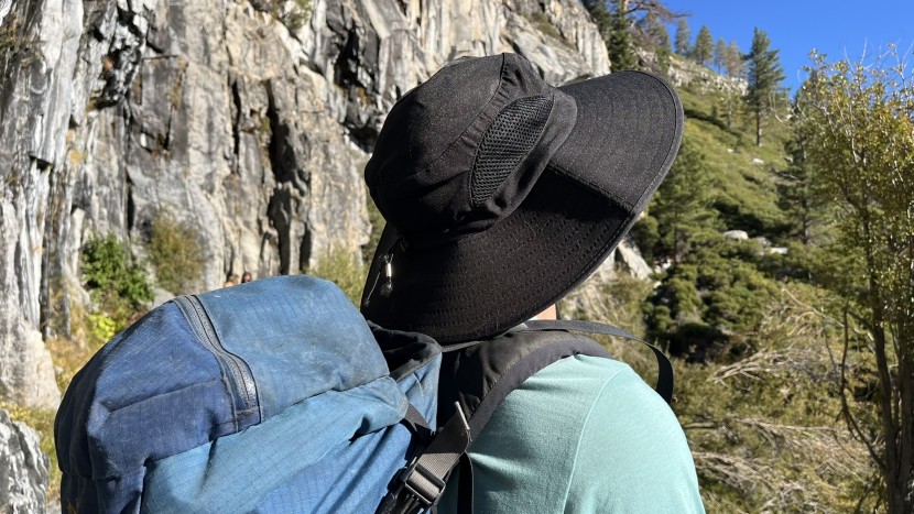 einskey classic - large packs and the einskey's wide brim don't mix well.