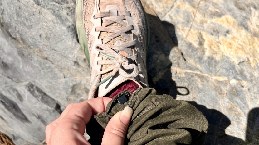 these pants come with plenty of large pockets, lace hooks, side...