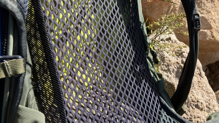 daypack - the zulu's suspended mesh panel. you can see how the pack's body...