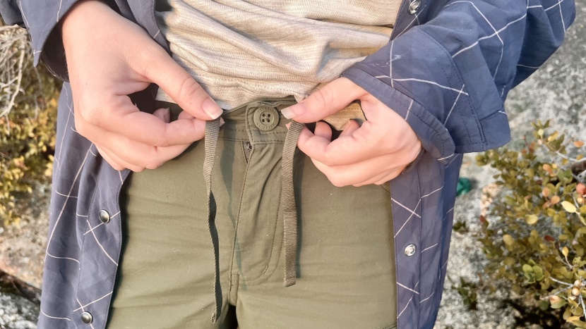 the cinch around the waistband is noticeable when it tightens, but...