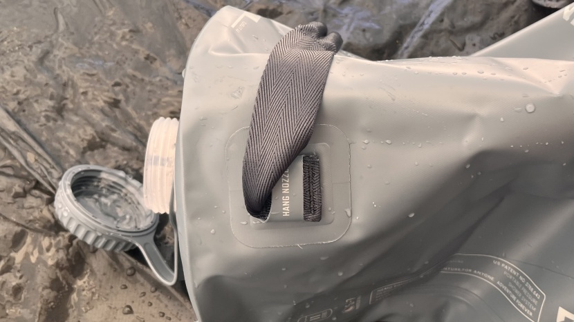 the helio comes with nifty handles.