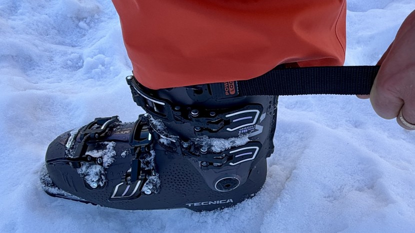 ski boots womens - the mach1 comes standard with a 45 mm power strap, which enhances...