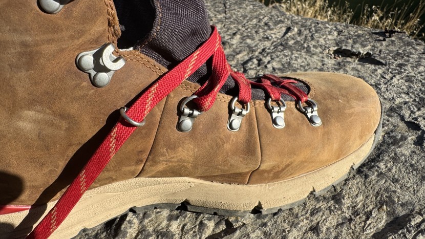 danner mountain 600 leaf gtx - two key takeaways from this photo: first, the metal eyelets are...