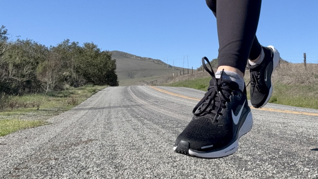 nike mach runner on feet