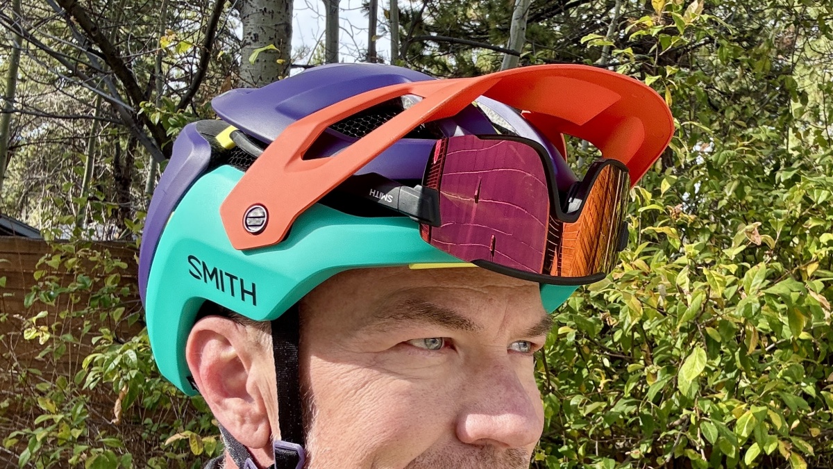 Smith Forefront 3 Review (Sunglass storage on the Forefront 3 can be used with the visor up.)