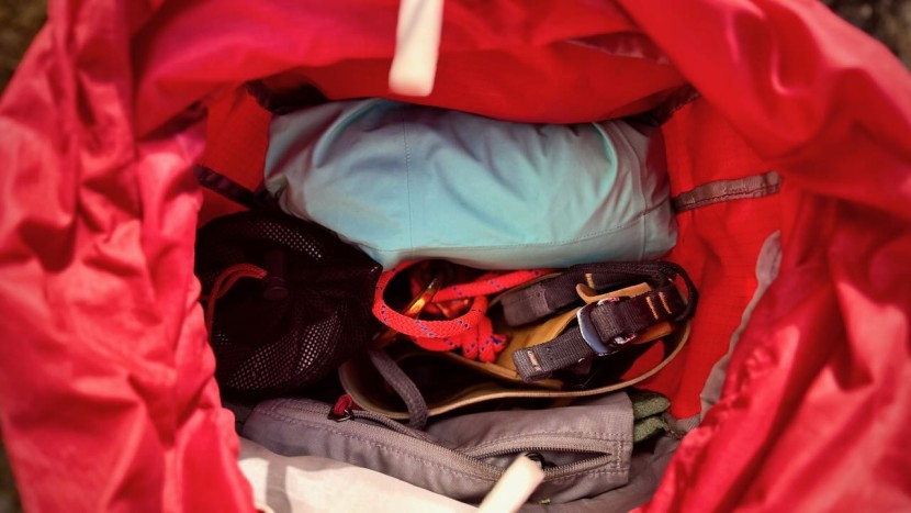 outdoor research aspire 3l for women - the outdoor research aspire 3l only weighs 10.4 ounces and rolls...