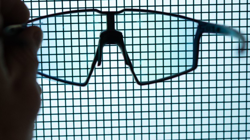 no jumping or wobbles in the grid when looking through the julbo...