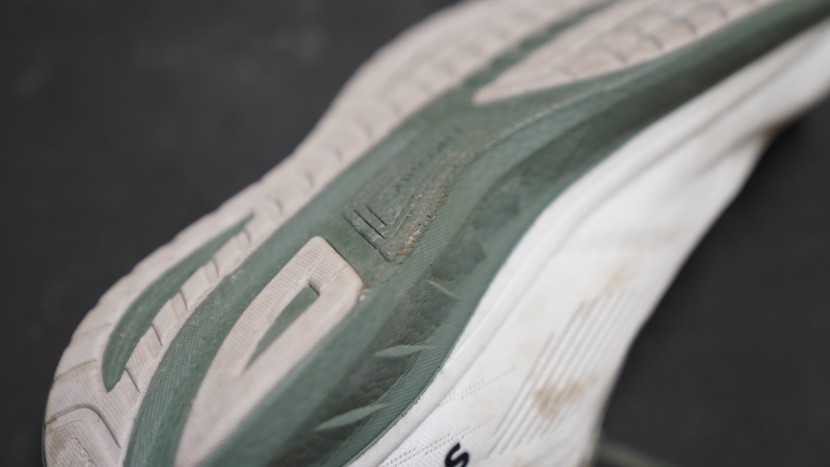 saucony ride 18 - here you can see the rubber outsole (white) and the exposed midsole...