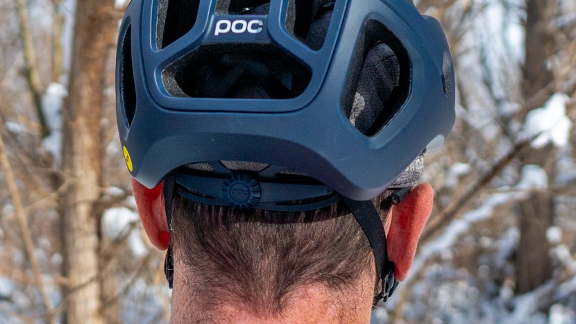 the dial is two-way to both tighten and adjust