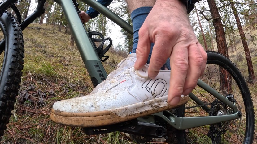 five ten freerider pro boa - these shoes use a boa dial system to tighten and loosen them. they...