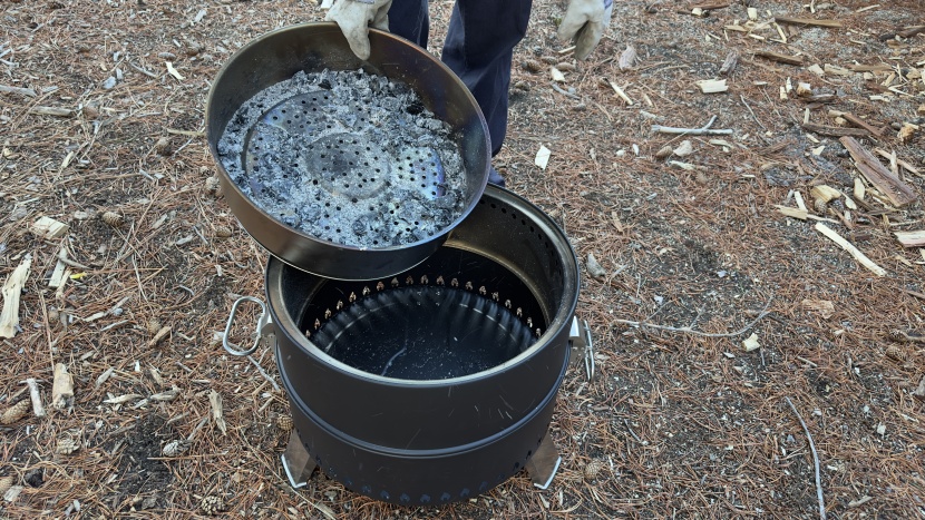 ciays smokeless - the ash pan is plenty large, making ash cleanup a breeze.