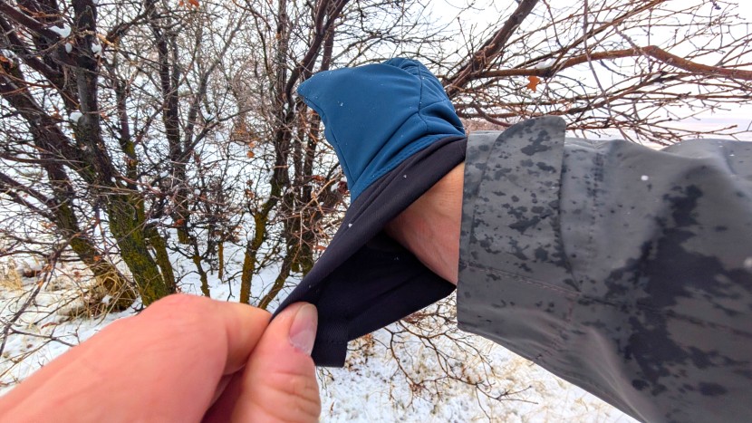 great fitted cuffs and strong pull-on loops.