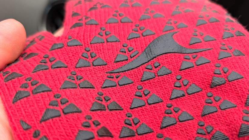 achiou touch screen thermal - a close up of the raised rubber grip on the palm and fingers. it...