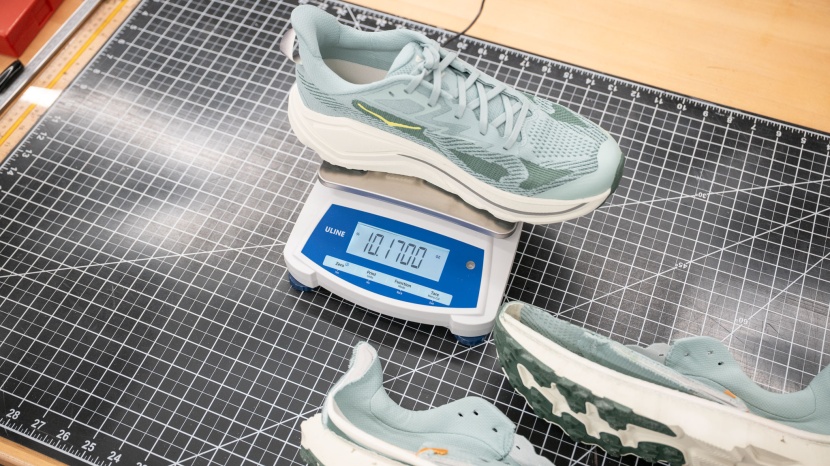 hoka challenger 8 - in our lab, we measured a size 10.5 at 10.17 ounces.