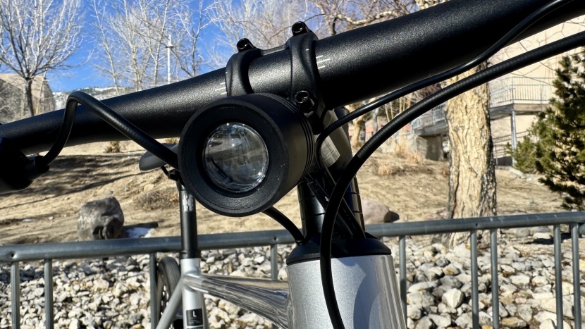 unfortunately, this headlight can't be upgraded with the stock...