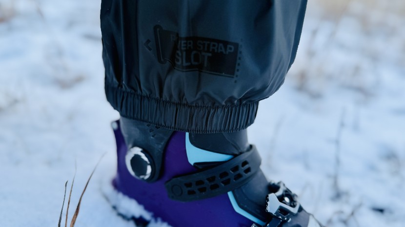 we didn't find the power strap slot to have very high utility...