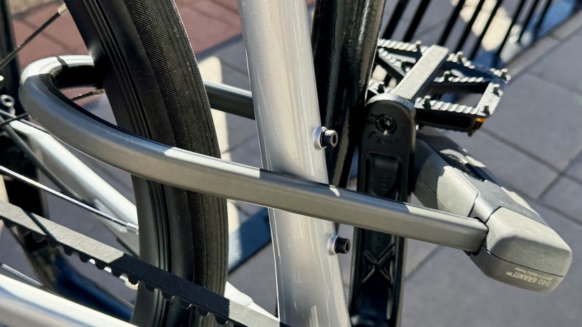 abus granit x-plus 540 u-lock - note this locking technique: the more of the interior space of the...