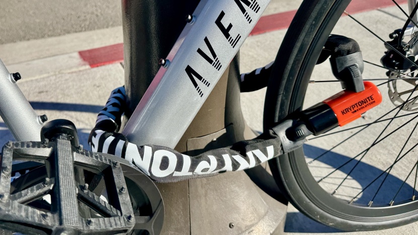 kryptonite evolution 1012 chain lock - the giant lamp post is no problem for this beast of a lock.