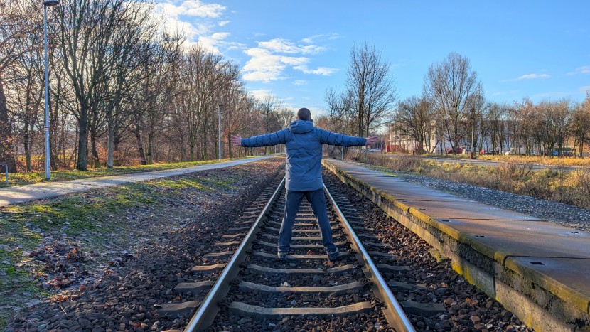 arms fully extended, the sleeves of the oslo still came down to the...