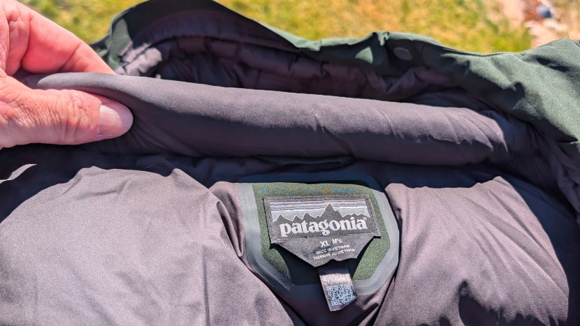 the thick, insulated neck baffle keeps the breeze from running down...