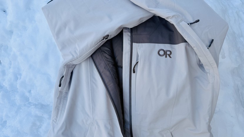 outdoor research snowcrew for women - the two-way zippered underarm vents on the snowcrew.