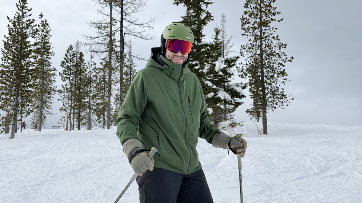 Obermeyer Raze Review (The Obermeyer Raze has a slightly loose fit that's great for layering and mobility when we tested it while skiing in...)