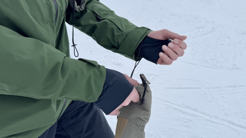 once you ski with a jacket that has meshy interior wrist gaiters...