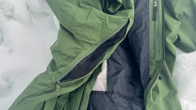 obermeyer raze - the underarm vents are slightly short and the mesh interior reduces...