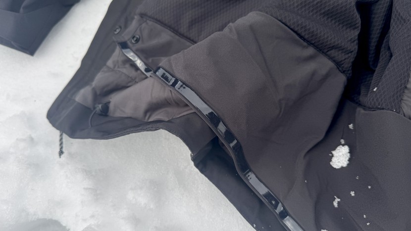 the powder skirt tapers to the front.