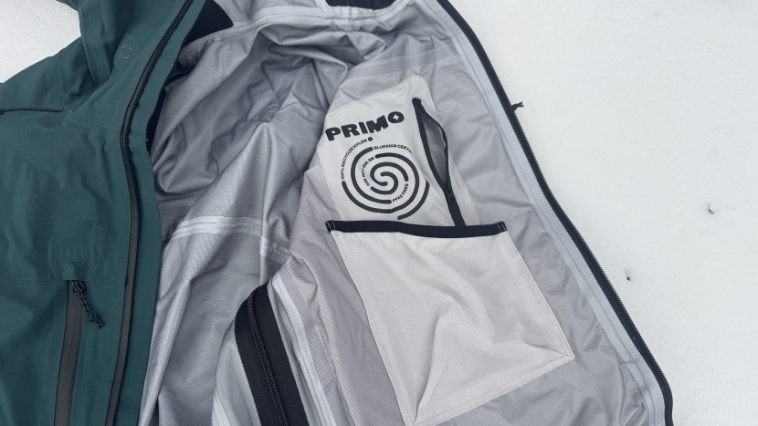 the inside left chest has a small zippered pocket and a mesh stash...