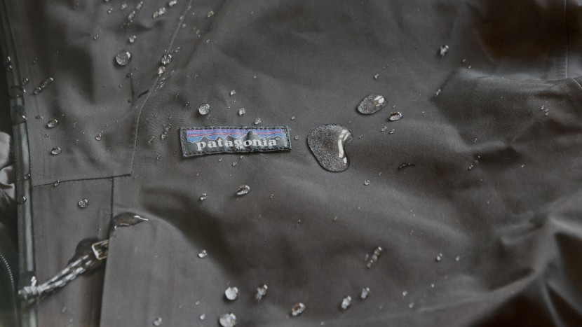 ski jacket men - with a tightly woven shell fabric with a water-repellant coating...