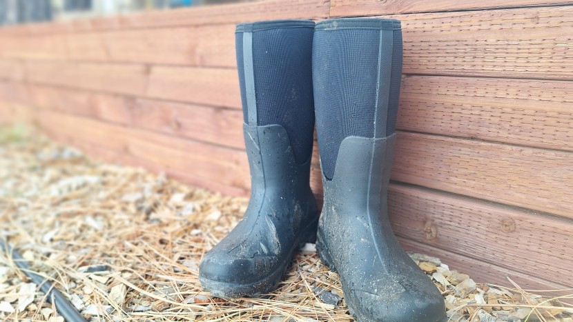 bogs classic ii tall - the neoprene shaft helps regulate heat on warmer days while still...