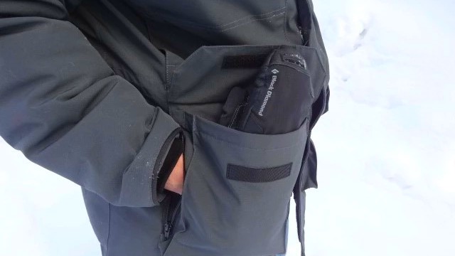 canada goose expedition parka heritage - there are a lot of pockets on this jacket. top load, side zipper...