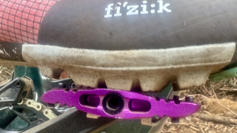 a mid-width platform gives optimal support for the slim fizik sole.