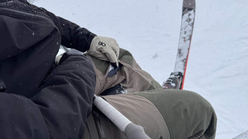 flylow gear baker bib - the inner knee vents are a bit small, but when we opened the larger...