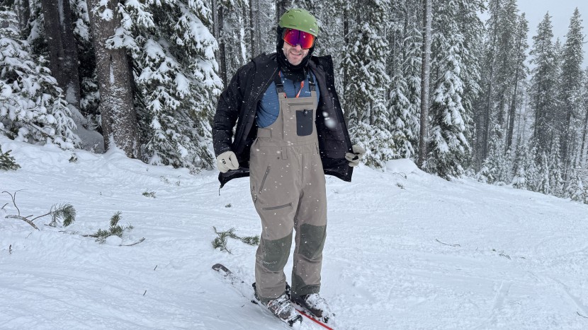 ski pants men - the flylow baker bibs have wider hips, resulting in a baggy look.