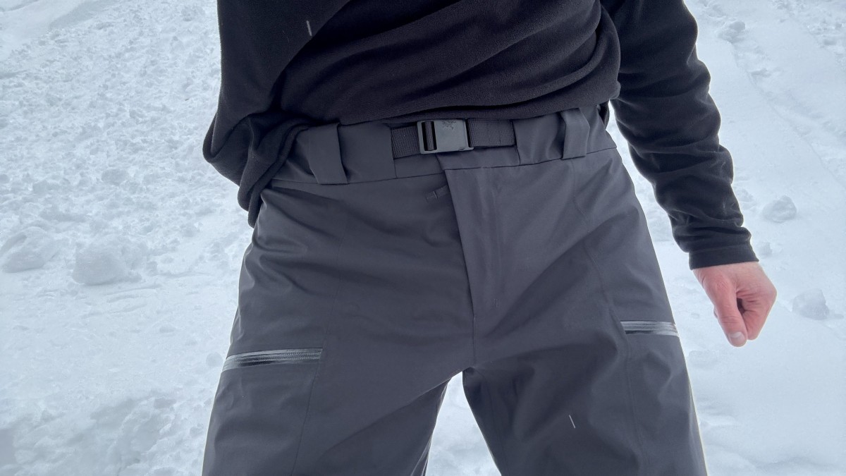 Arc'teryx Sabre Pant Review (The uninsulated Arc'teryx Sabre blends outstanding weather projection with a slimmer, understated fit.)